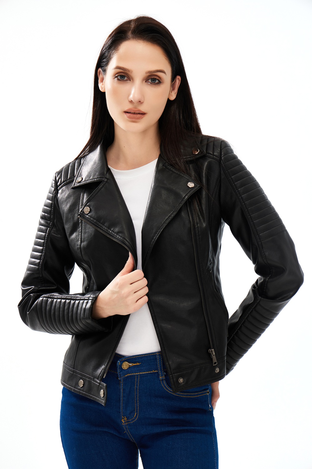 Ropa de cuero femenina